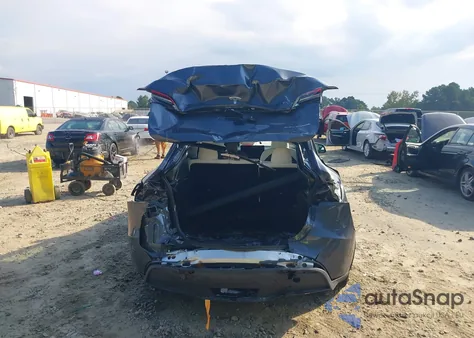 2023 Tesla Model Y Awd/Long Range Dual Motor All-Wheel Drive z USA, uszkodzony, nr VIN 7SAYGDEE4PA167984